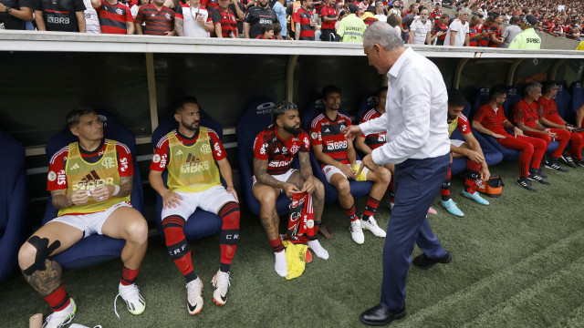 Flamengo não espera Dérbi para liderar; Ceni mantém seca contra o São Paulo