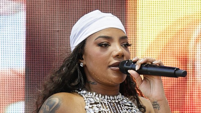 Ludmilla é levada ao hospital após acidente em casa