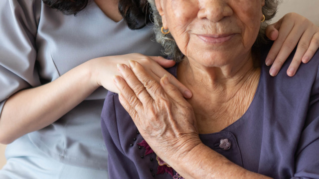 Exame de sangue detecta Alzheimer com mais precisão do que médicos, diz estudo