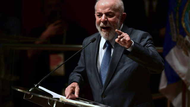 Lula diz que governo ‘tem de fazer alguma coisa’ para segurar o dólar