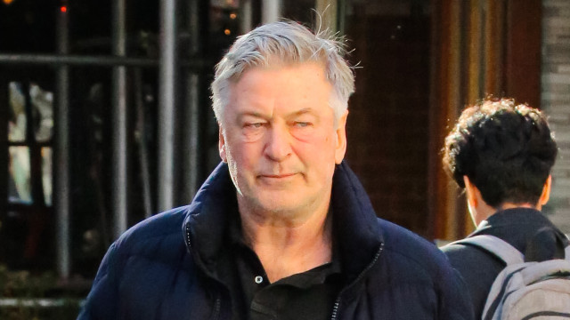 Julgamento de Alec Baldwin por morte de diretora em set começa hoje