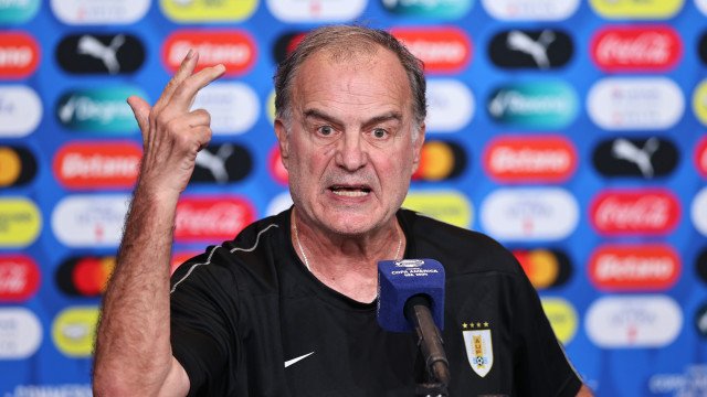 Bielsa ativa modo ‘el loco’, se exalta em coletiva e detona EUA e Conmebol