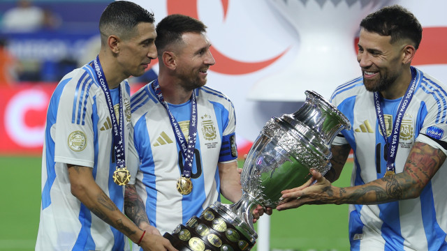 Messi faz dedicatória a Di María e Otamendi após novo título da Argentina