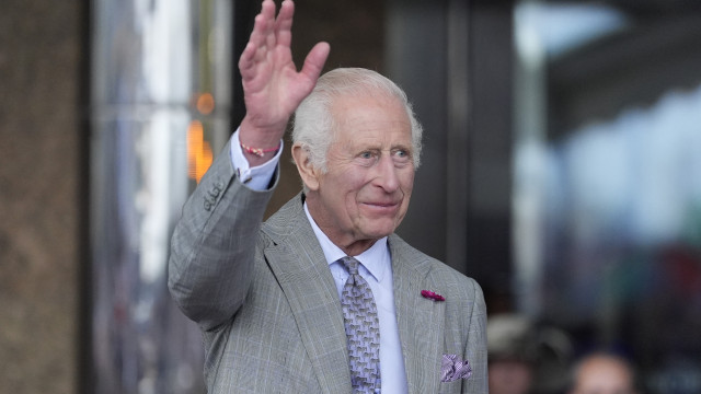 Charles é obrigado a alterar viagem devido a tratamentos contra o câncer