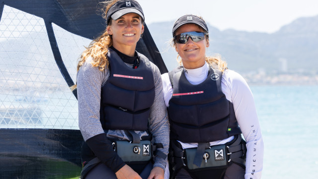 Em busca do 3º ouro olímpico seguido, Martine Grael e Kahena Kunze chegam à França