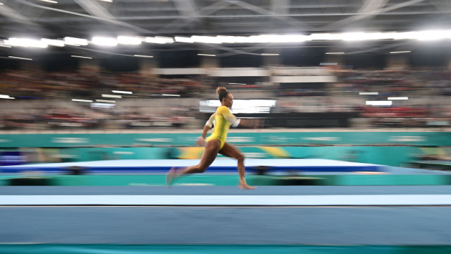 Rebeca Andrade faz ensaio geral, mas guarda ‘cereja do bolo’ para eventual final de Paris-2024