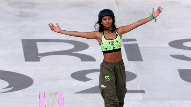 Rayssa Leal chora, ri e vai à final do skate street de maneira dramática