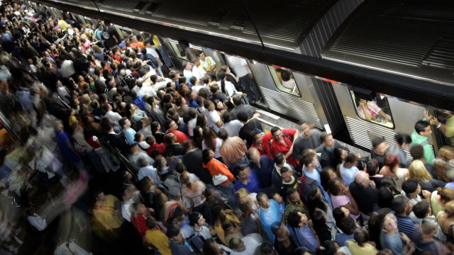 IBGE estima população de 210,9 milhões no Brasil, 3,9% maior que a apontada no Censo 2022