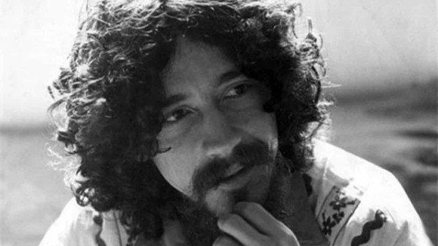 “Meu pai segue mais vivo que muitos vivos”, diz filha de Raul Seixas