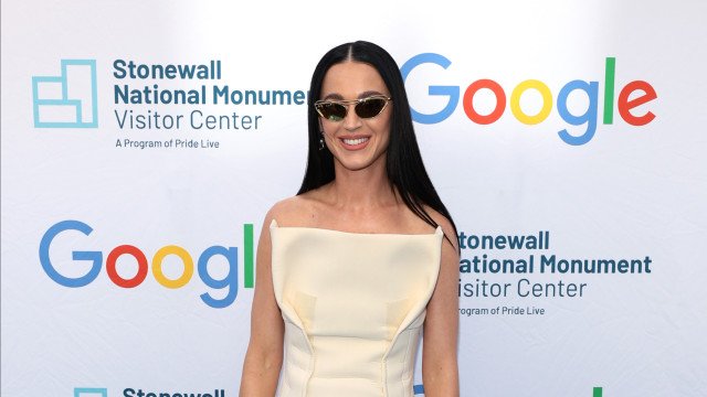 Katy Perry destaca o seu lado sensual com fotos de biquíni