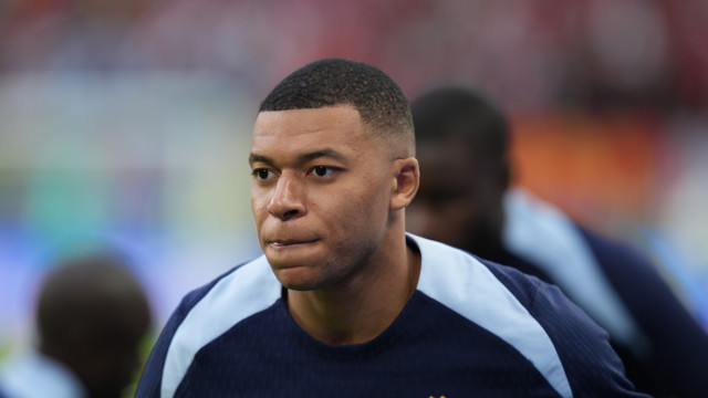 ‘É fácil jogar com ele’, diz Mbappé sobre Vini Jr. após estreia no Real