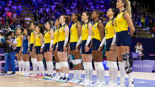 Seleção feminina de vôlei faz 3 a 0 no Japão e confirma vaga nas quartas em Paris-2024