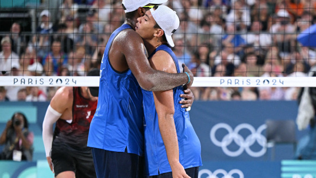 Arthur e Evandro perdem de suecos líderes do ranking e caem no vôlei de praia na Olimpíada