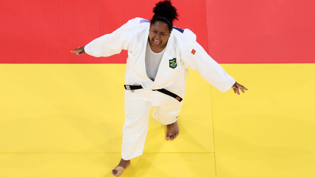 Beatriz Souza vence e conquista primeiro ouro do Brasil em Paris