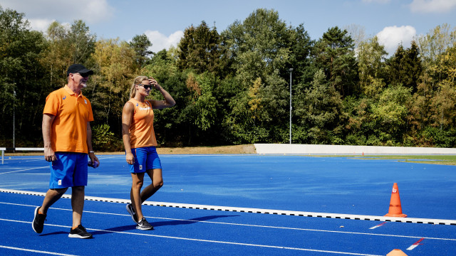 Técnico de velocistas campeões olímpicos é expulso dos Jogos de Paris-2024