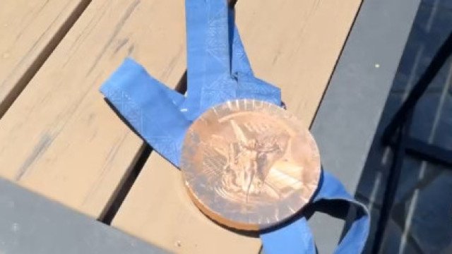 Medalhas olímpicas de Paris sofrem deterioração rápida, denuncia atleta