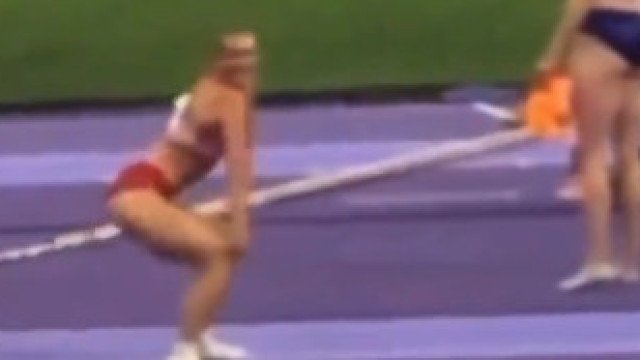 Atleta garante medalha de bronze e comemora de forma inusitada; veja