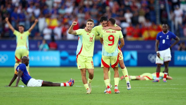 Espanha supera anfitriã França na prorrogação e fatura ouro no futebol masculino na Olimpíada