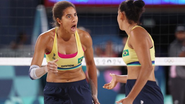 Duda e Ana Patrícia vencem, e Brasil é ouro no vôlei de praia em Paris