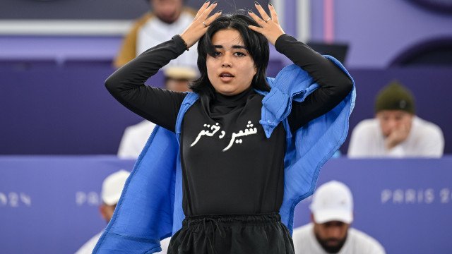 Refugiada afegã é desclassificada do breaking em Paris-2024 por exibir mensagem política