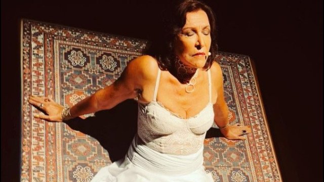 Aos 82 anos, Ítala Nandi participa de uma orgia em novo filme