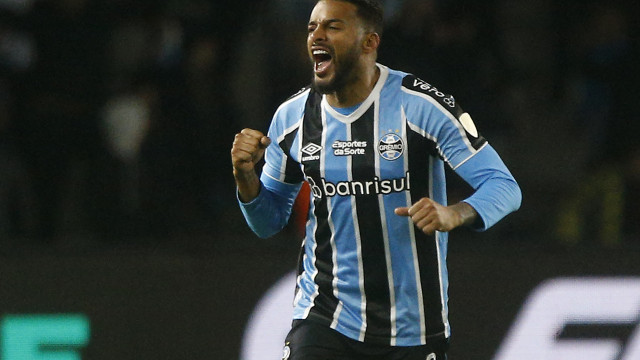 Grêmio vence Flu de virada com dois de Reinaldo e sai na frente nas oitavas da Libertadores