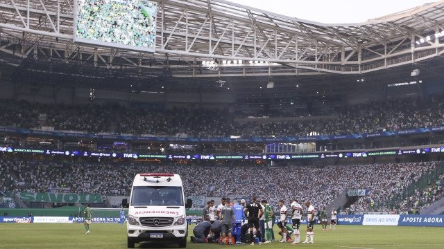 Patrick, do São Paulo, passará a noite internado após bater a cabeça