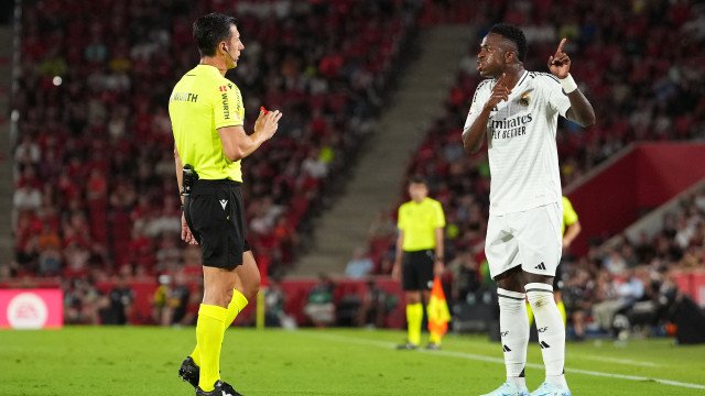 Vinícius Jr. ‘ensina’ regra ao árbitro: "Não posso falar com você"
