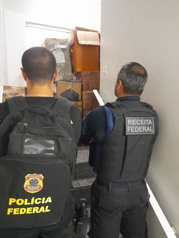 Operação Relutância: Polícia Federal e Receita Federal desmantelam rede de contrabando de cigarros eletrônicos