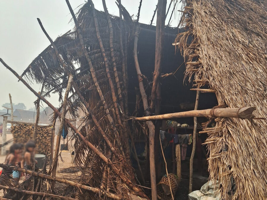 Corpo de Bombeiros contém incêndio em oca na Aldeia Dolowikwa/Kotakoynakwa em Juína