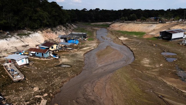 Seca faz rios amazônicos atingirem recordes de baixa
