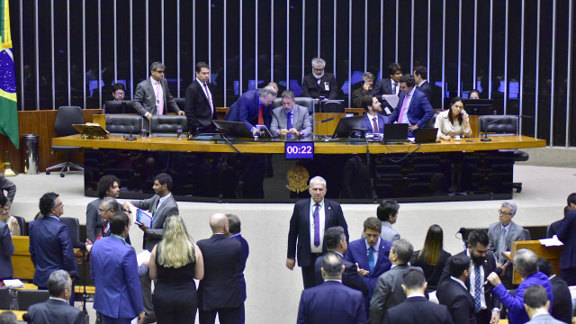 Câmara acelera votação de projetos de desoneração da folha e dívida dos estados