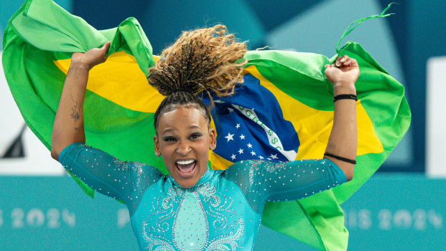 Rebeca Andrade se encontra com Nadia Comaneci, canta e pede pausa: ‘Estou cansada’