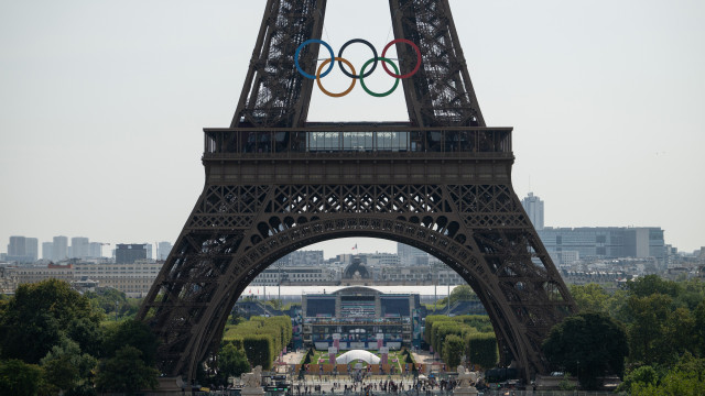 Paris vai manter anéis olímpicos na Torre Eiffel após Jogos Paralímpicos