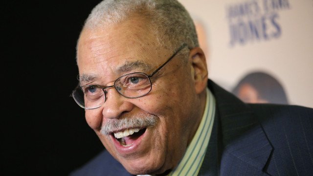 Morre o ator James Earl Jones, intérprete de Darth Vader e Mufasa