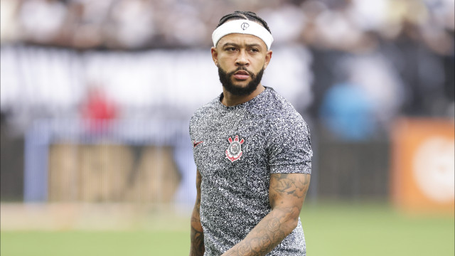 Depay exalta torcida do Corinthians após estreia e avisa: ‘Vamos melhorar’