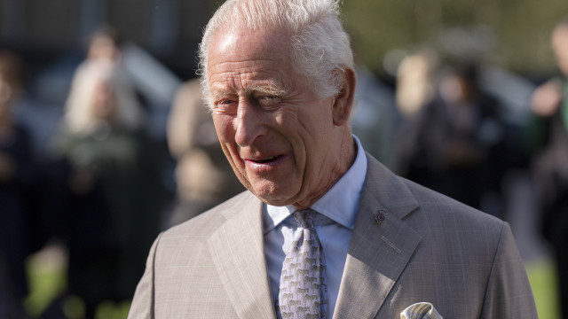 Rei Charles surpreende fã no seu 87.º aniversário; veja o vídeo