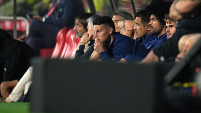 James Rodríguez não sai do banco na Espanha e imprensa colombiana critica: ‘Ignorado’