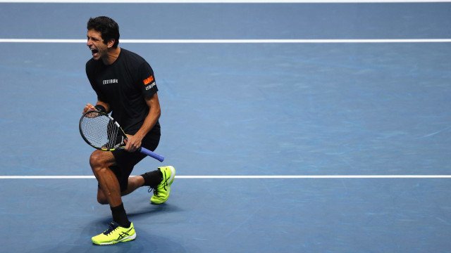 Marcelo Melo estreia com vitória nas duplas em Paris; Tsitsipas busca dura virada