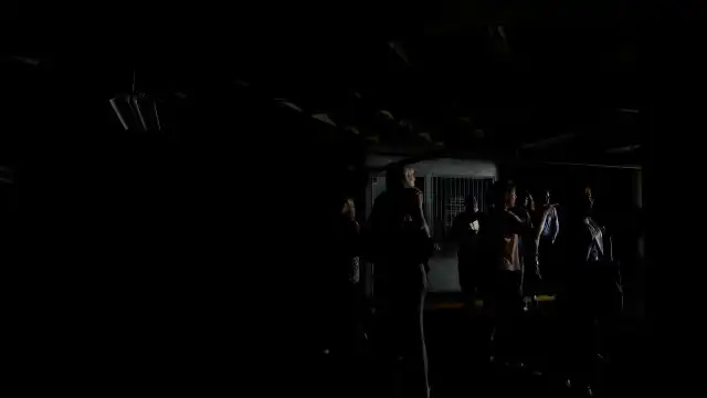 Moradores continuam sem luz em SP mesmo após anúncio de fim da crise pela Enel