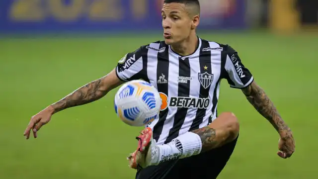 Guilherme Arana diz que ‘não tem nada ganho’ para o Atlético-MG e minimiza dores no adutor