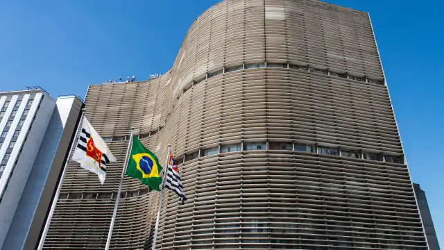 Incêndio atinge edifício Copan, histórico prédio no centro de São Paulo