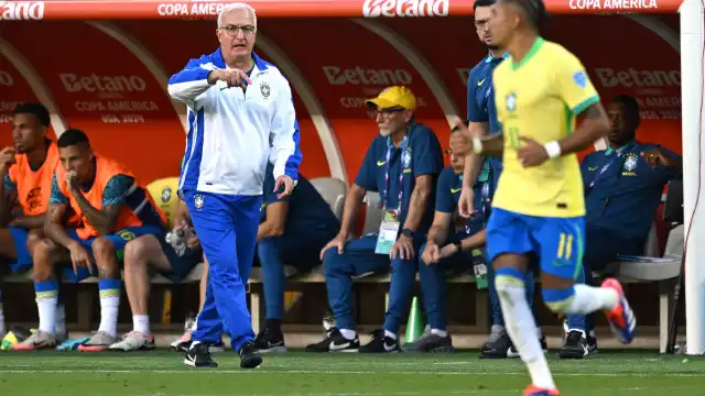 Dorival aprova ‘trio de meias’ da seleção e ganha opções sem Vini Jr.