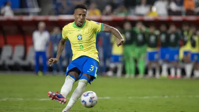 Éder Militão aumenta a lista de problemas na seleção brasileira e dá lugar a Fabrício Bruno