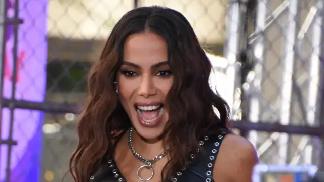 Anitta encontra réptil em piscina após furacão Milton