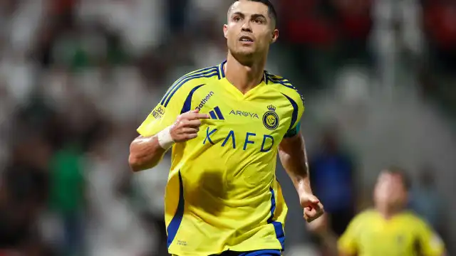 Cristiano Ronaldo faz gol da vitória nos acréscimos e chega a 907 gols