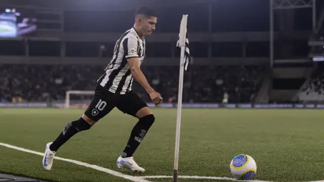 Botafogo tenta quebrar tabu contra Athletico-PR para manter a liderança do Brasileirão