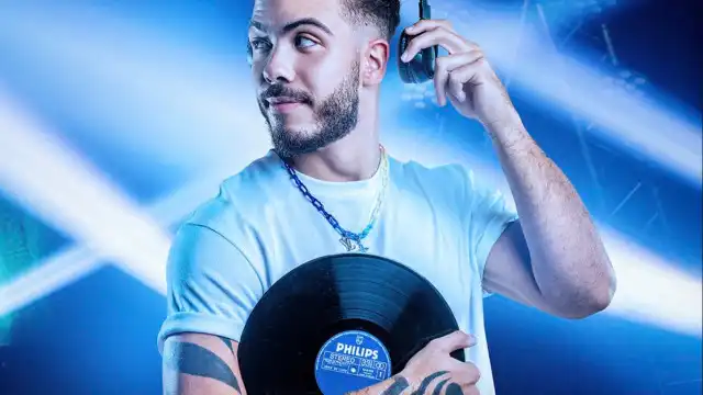 DJ Ronald, filho de Ronaldo Fenômeno, toca na festa do reality ‘A Fazenda 16’