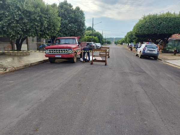 Homem é assassinado e encontrado seminu; teve o pescoço cortado por garrafa de vidro em Colíder