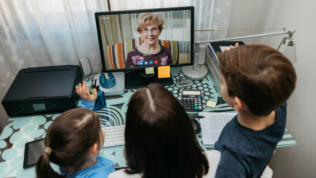 Comissão do Senado aprova projeto para proteger crianças e adolescentes na internet